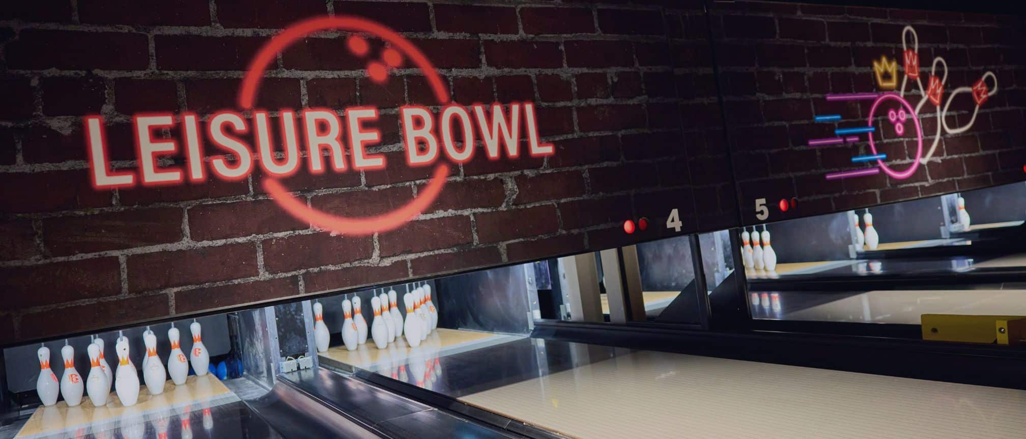 Leisure Bowl masking unit and bowling pins
